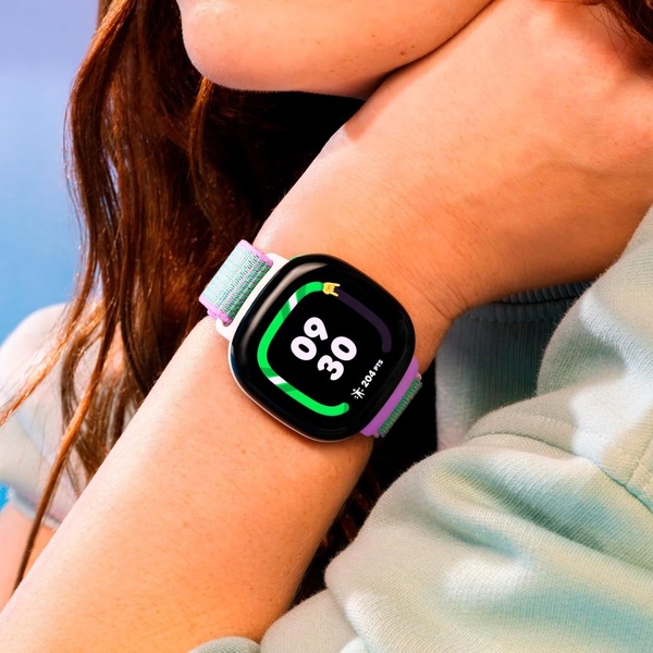 smartwatch, fitness tracker, digital watch, wearable device, sports watch, product demo, lifestyle, energetic, fresh, purple, green, neutral